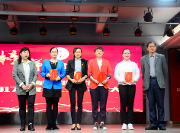 艺术学院师生代表参加榜样的力量——广西外国语学院2017年度学生工作表彰大会 